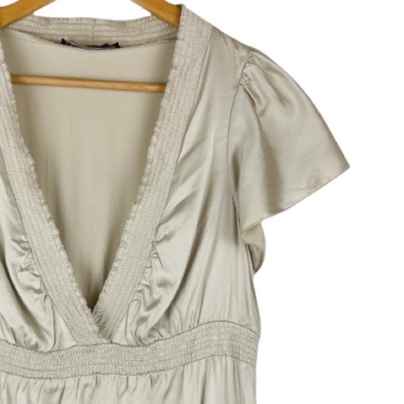 BCBGMaxAzria Satin Deep V Flutter Sleeve Silk Beige Top Size Medium - Picture 3 of 8